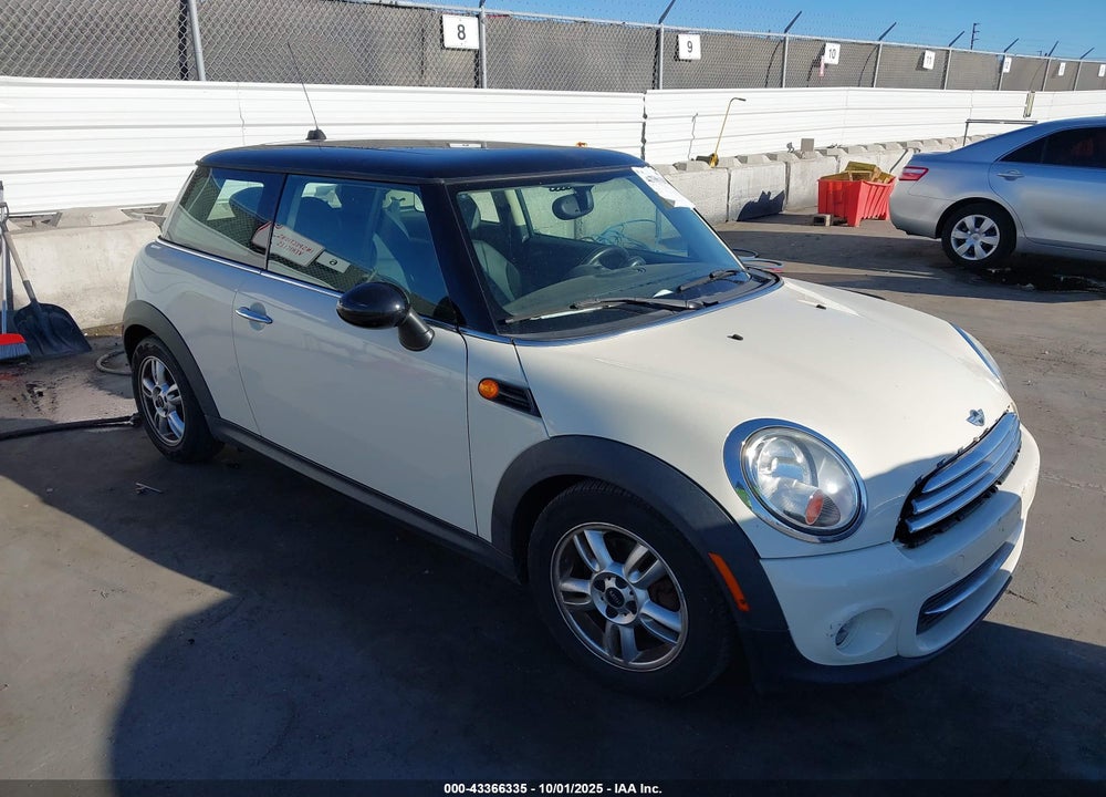 2013 MINI HARDTOP COOPER VIN: WMWSU3C52DT678241