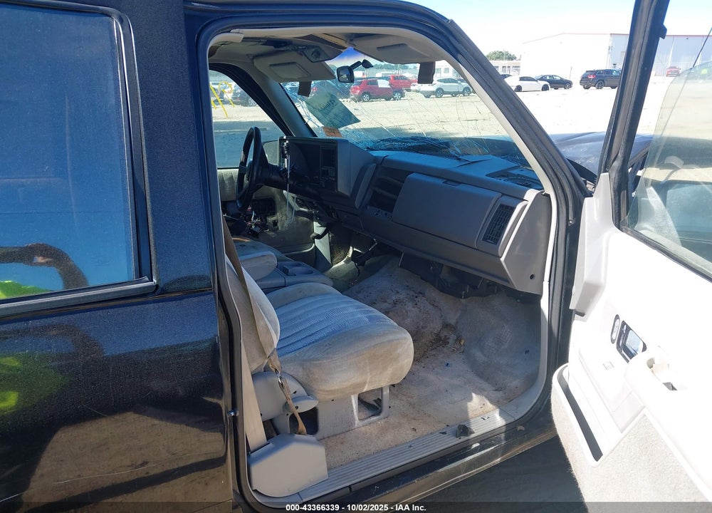 1992 GMC SUBURBAN C1500 VIN: 1GKEC16K5NJ722470