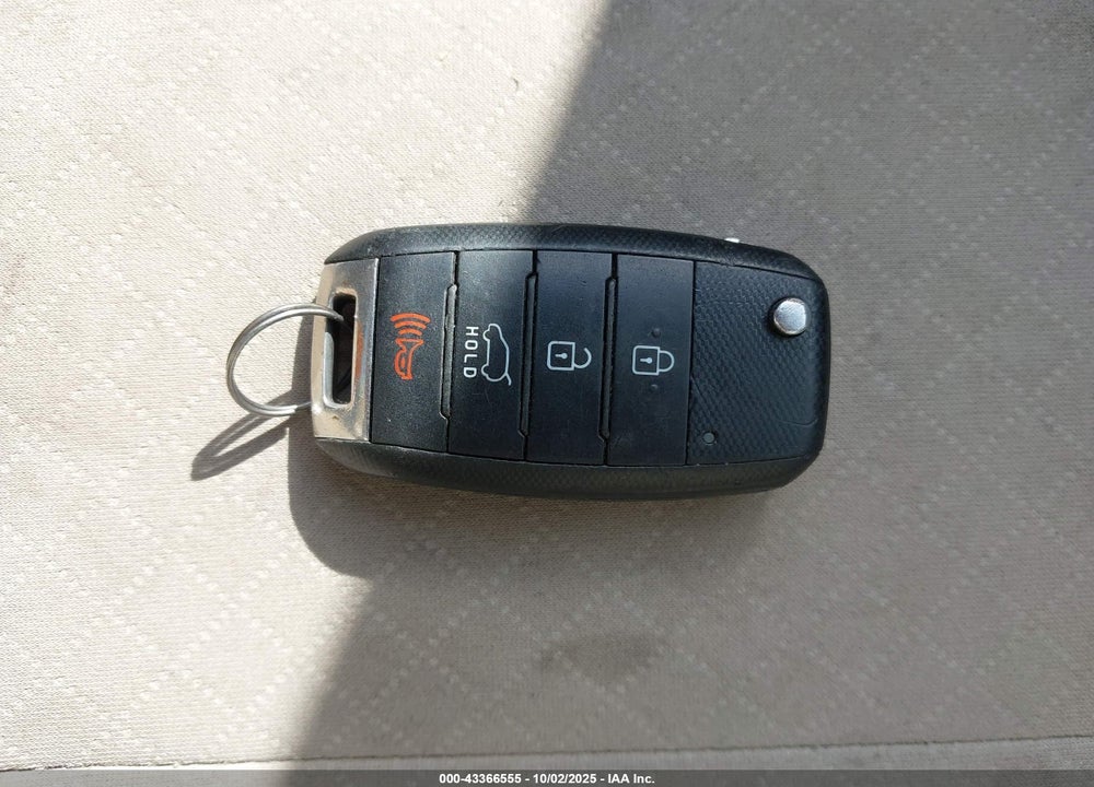 2016 KIA SORENTO 2.4L LX VIN: 5XYPG4A38GG089573