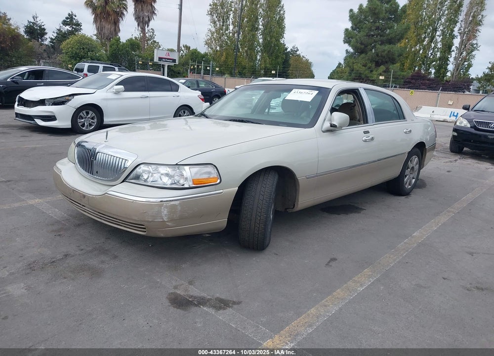 2005 LINCOLN TOWN CAR SIGNATURE LIMITED VIN: 1LNHM82W65Y626521