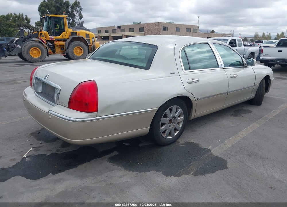 2005 LINCOLN TOWN CAR SIGNATURE LIMITED VIN: 1LNHM82W65Y626521