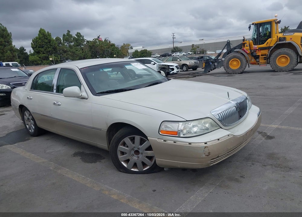 2005 LINCOLN TOWN CAR SIGNATURE LIMITED VIN: 1LNHM82W65Y626521