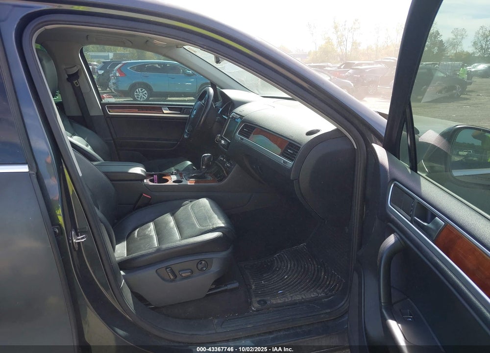 2013 VOLKSWAGEN TOUAREG VIN: WVGEP9BP9DD007068