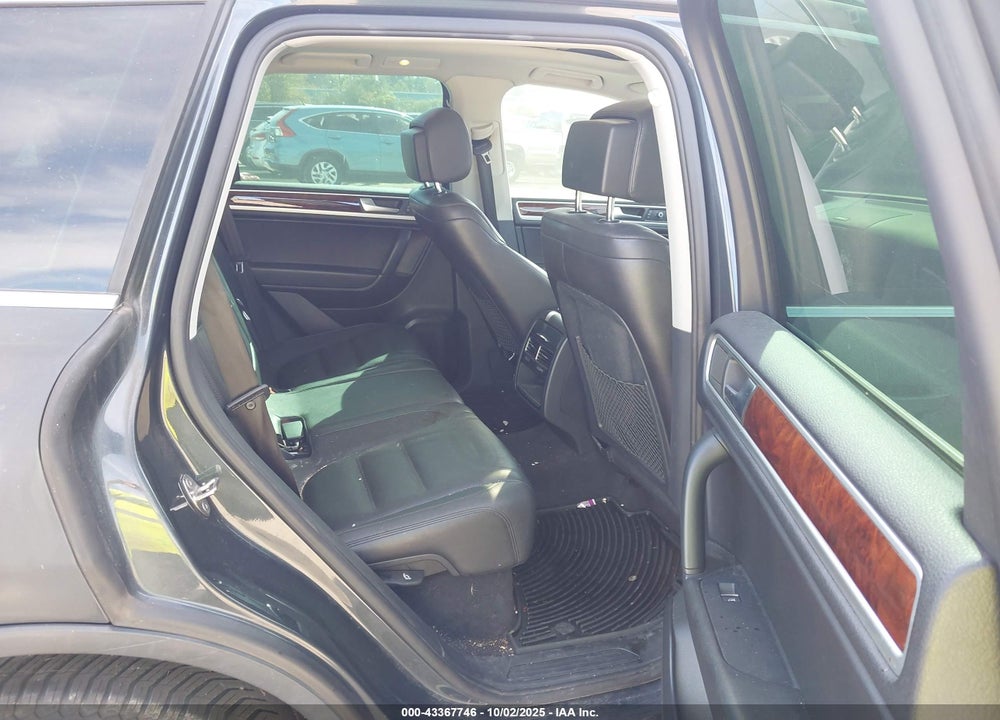 2013 VOLKSWAGEN TOUAREG VIN: WVGEP9BP9DD007068