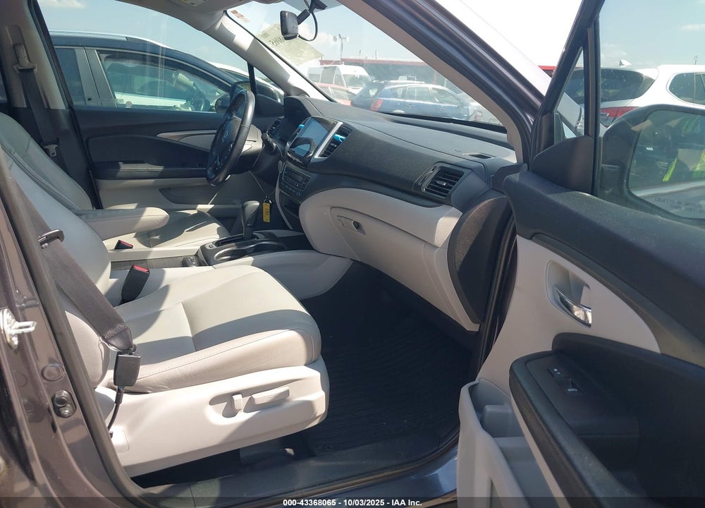 2017 HONDA PILOT EX-L VIN: 5FNYF5H75HB041348