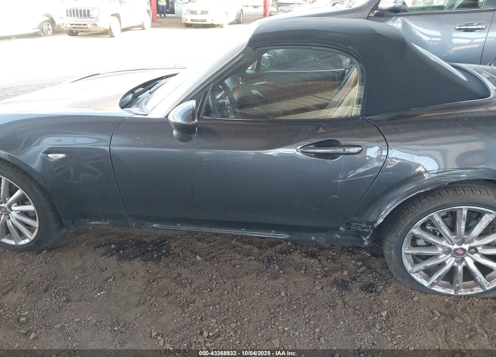 2017 FIAT 124 SPIDER LUSSO VIN: JC1NFAEKXH0127819