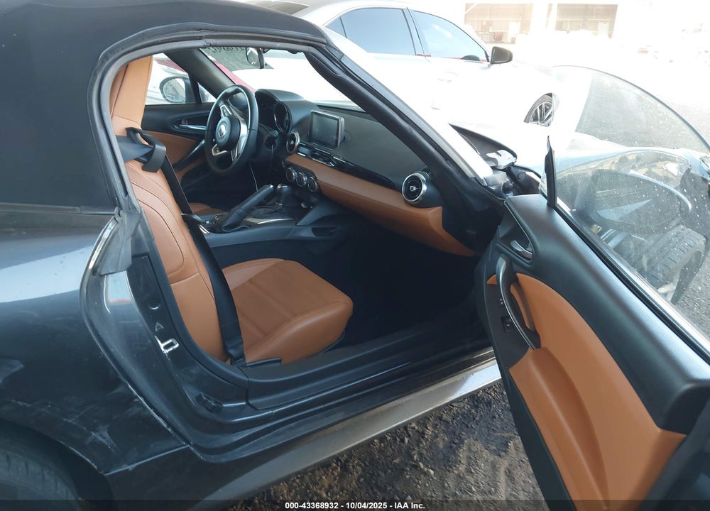 2017 FIAT 124 SPIDER LUSSO VIN: JC1NFAEKXH0127819
