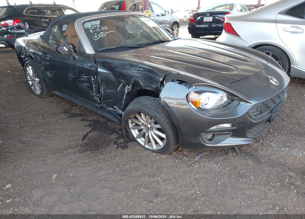 2017 FIAT 124 SPIDER LUSSO VIN: JC1NFAEKXH0127819