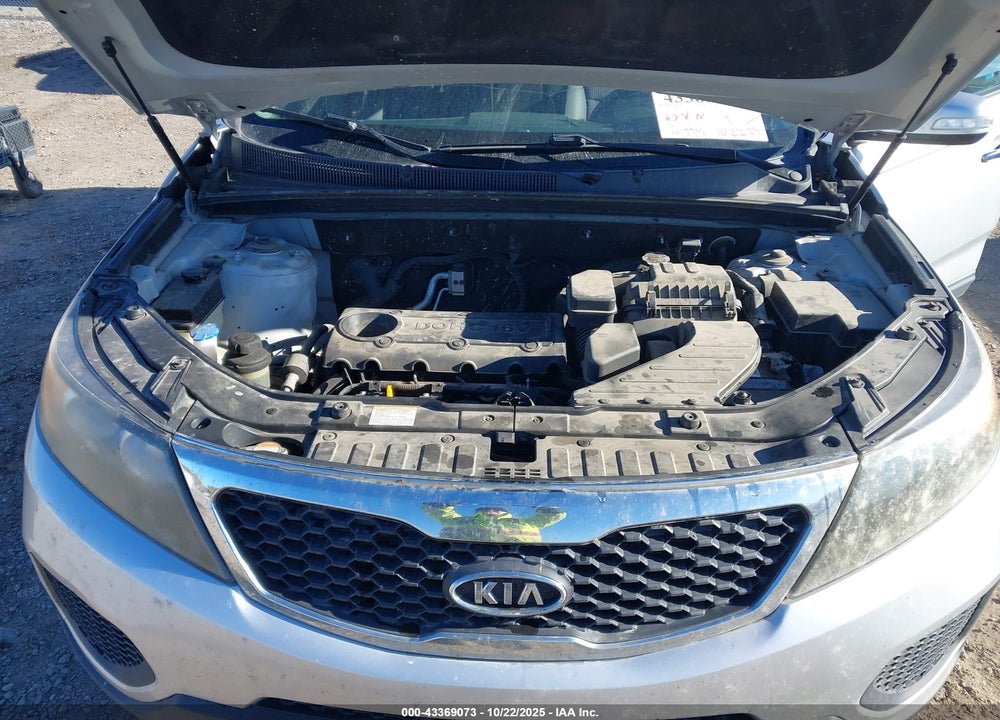 2011 KIA SORENTO VIN: 5XYKTCA10BG176701
