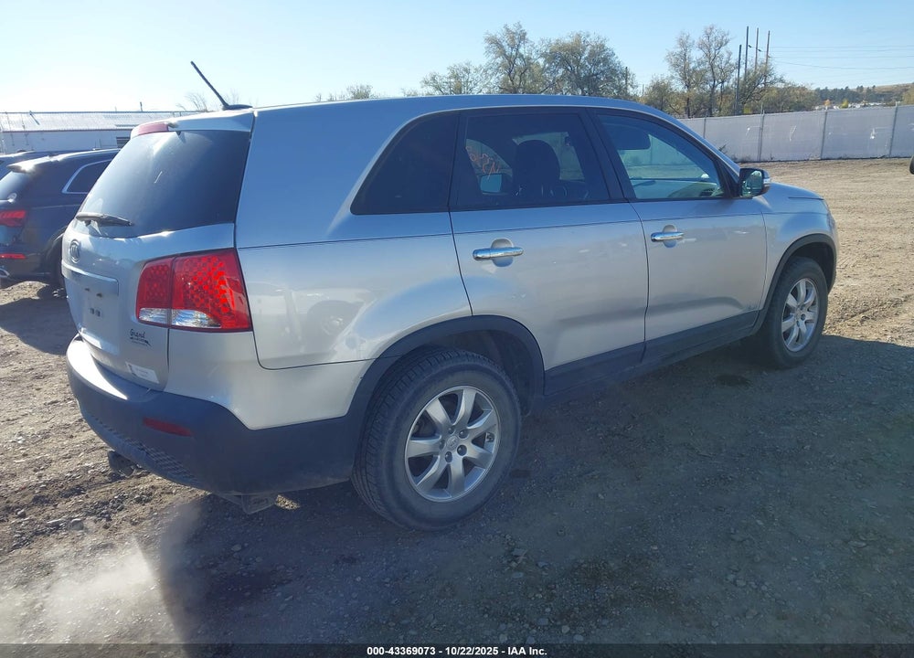 2011 KIA SORENTO VIN: 5XYKTCA10BG176701