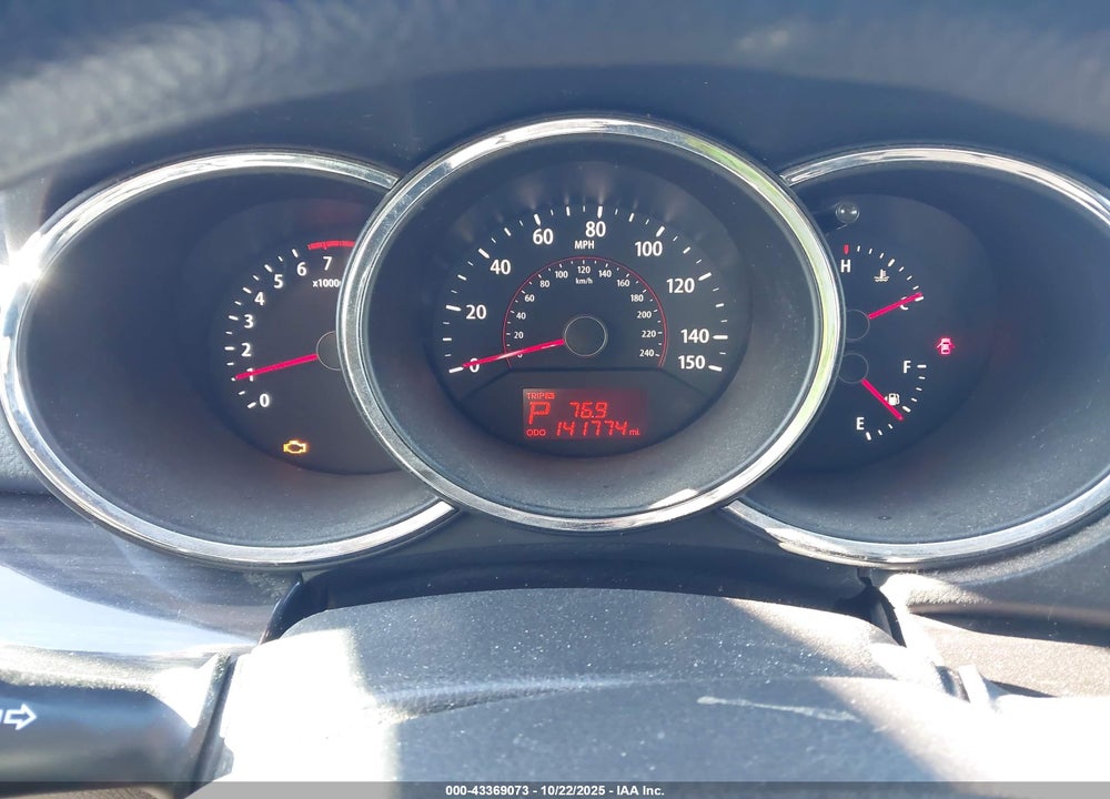 2011 KIA SORENTO VIN: 5XYKTCA10BG176701
