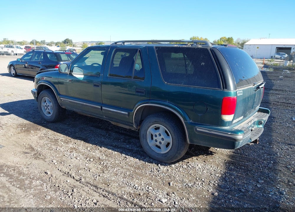 1998 CHEVROLET BLAZER LS VIN: 1GNDT13W2WK175224