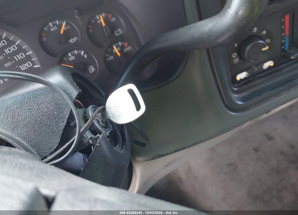 2006 CHEVROLET TAHOE LS VIN: 1GNEC13V56J101118