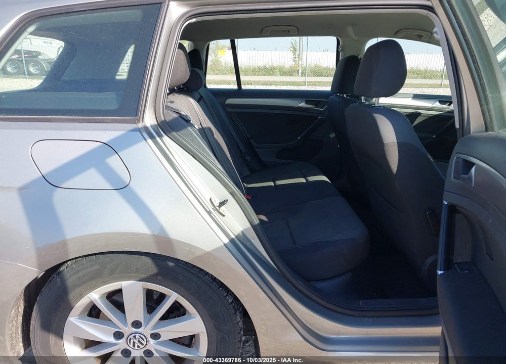 2017 VOLKSWAGEN GOLF SPORTWAGEN VIN: 3VWC17AU2HM501305