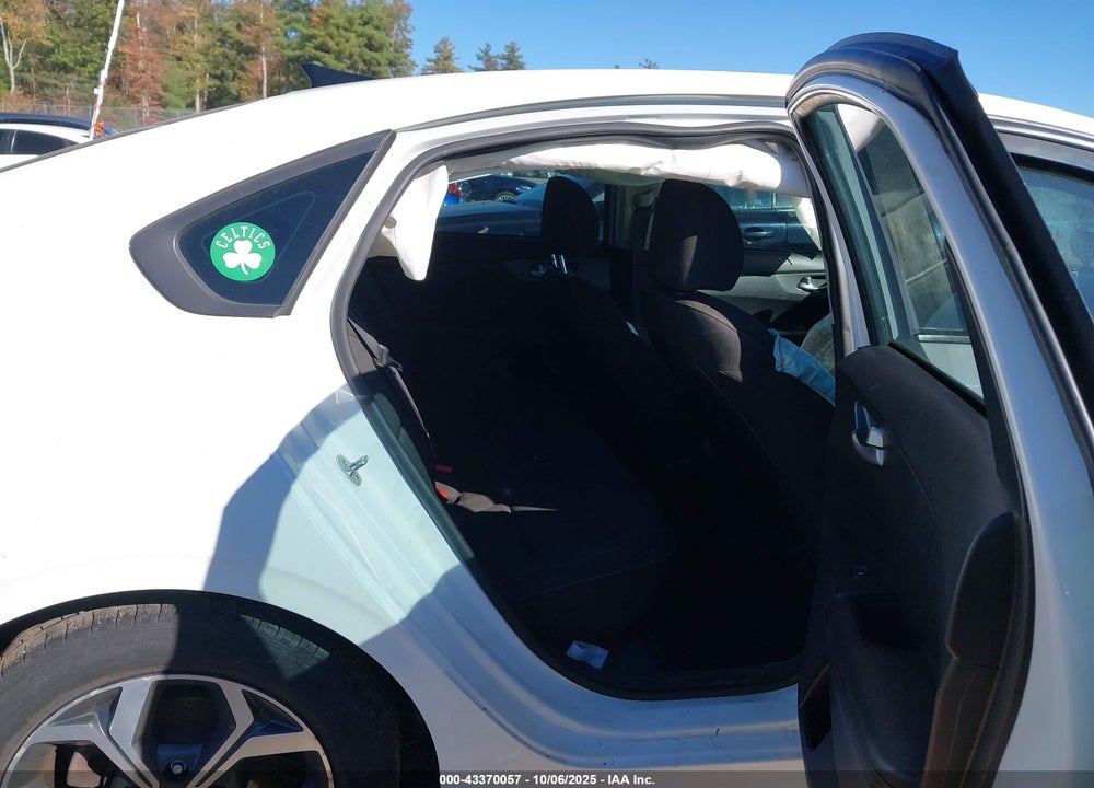2019 KIA FORTE LXS VIN: 3KPF24AD6KE007493
