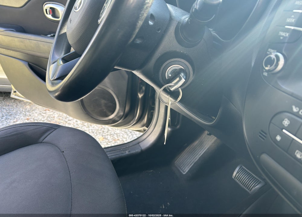 2018 KIA SOUL VIN: KNDJN2A26J7521945