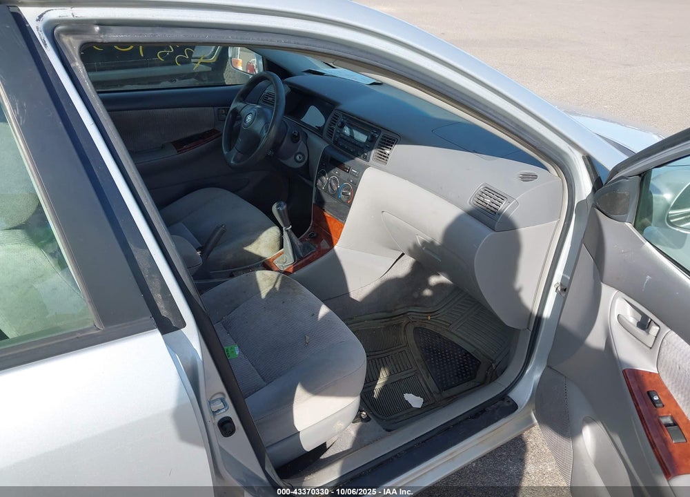 2005 TOYOTA COROLLA LE VIN: 1NXBR32E55Z421099