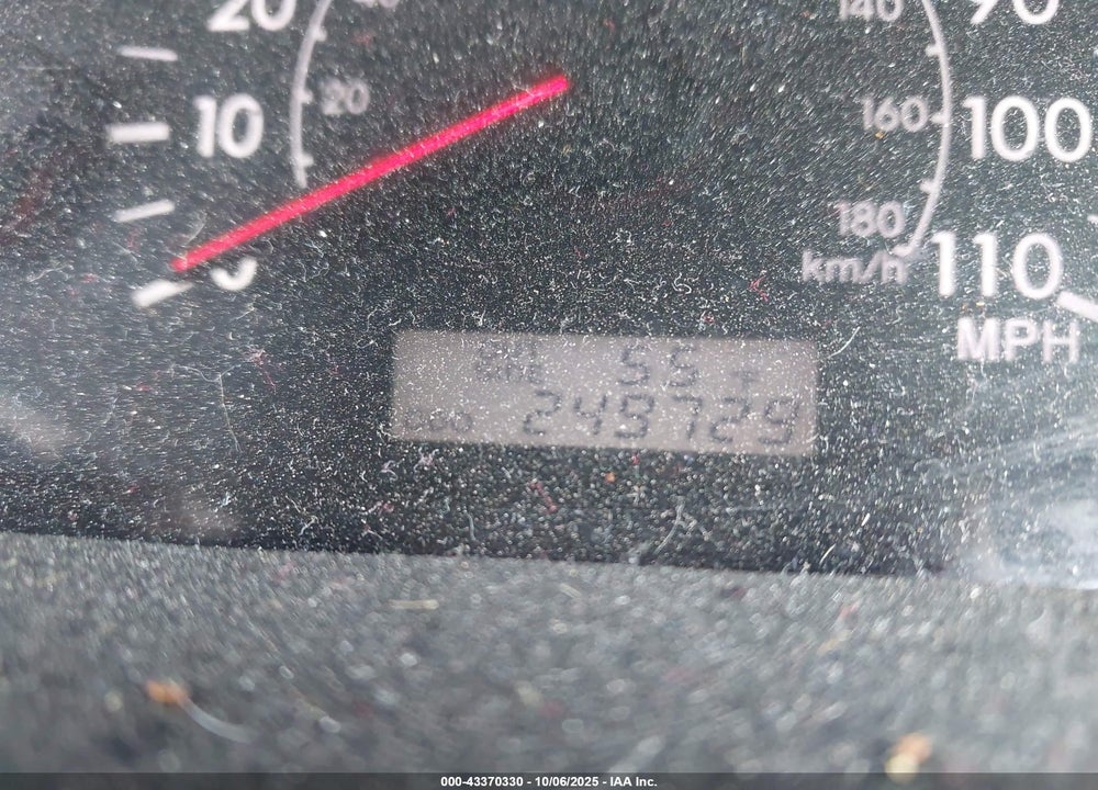 2005 TOYOTA COROLLA LE VIN: 1NXBR32E55Z421099