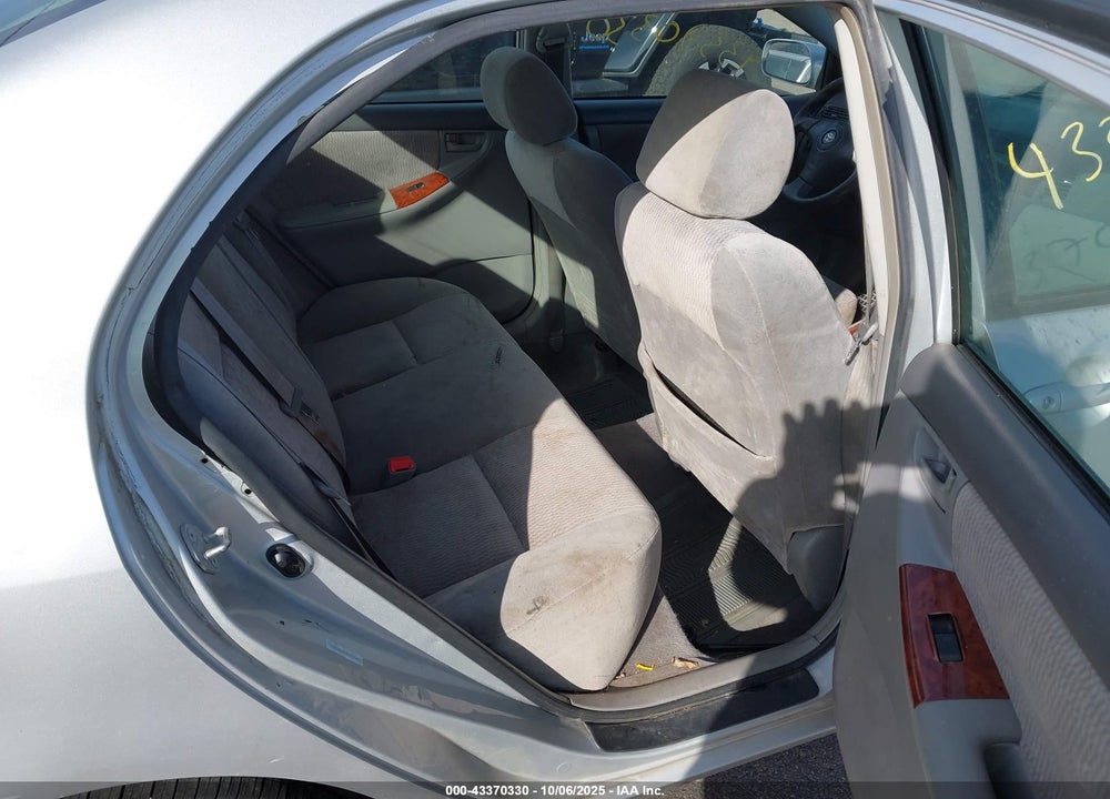 2005 TOYOTA COROLLA LE VIN: 1NXBR32E55Z421099