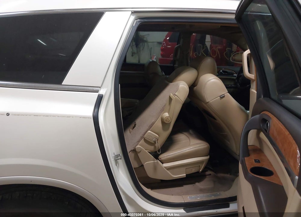 2008 BUICK ENCLAVE CXL VIN: 5GAEV23758J242687