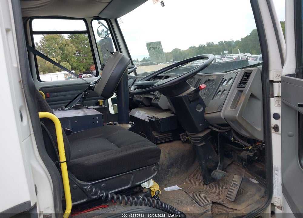 2005 FREIGHTLINER HC CARGO HC80 VIN: 1FVAB6BV75DN91846