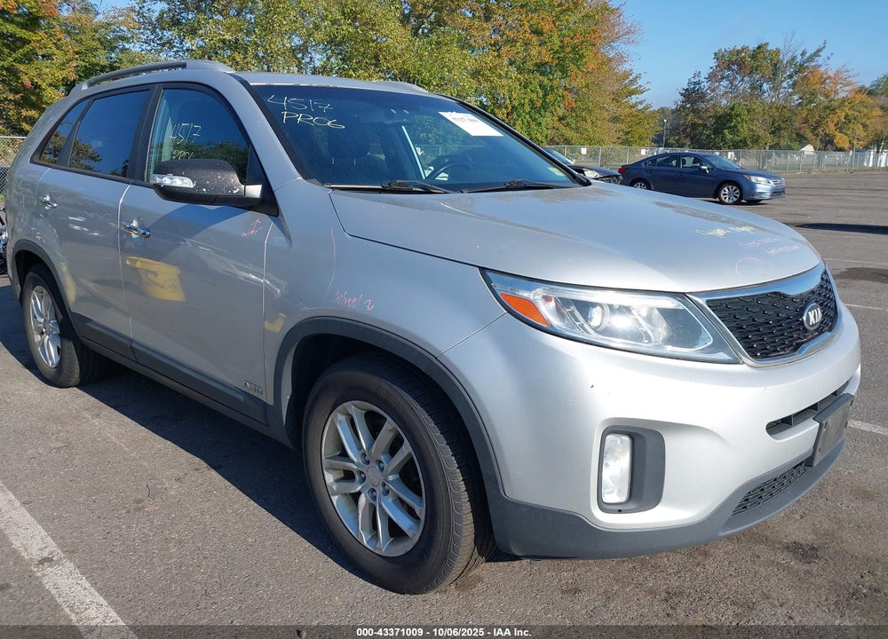 2014 KIA SORENTO LX VIN: 5XYKTCA69EG530747