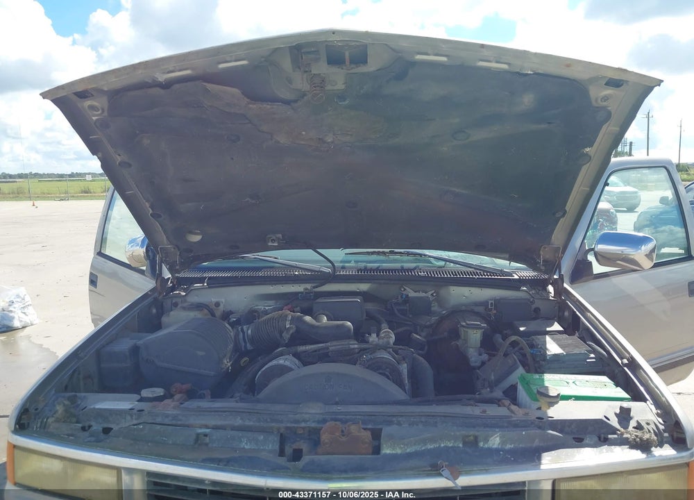 1998 CHEVROLET SUBURBAN VIN: 3GNEC16R8WG102442