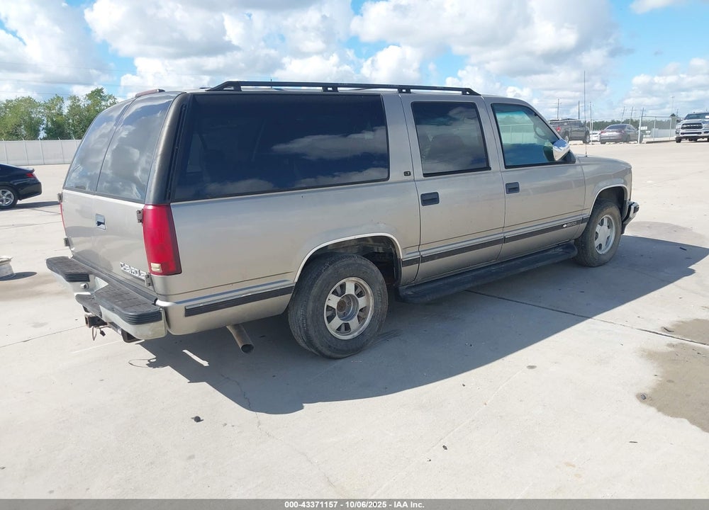 1998 CHEVROLET SUBURBAN VIN: 3GNEC16R8WG102442
