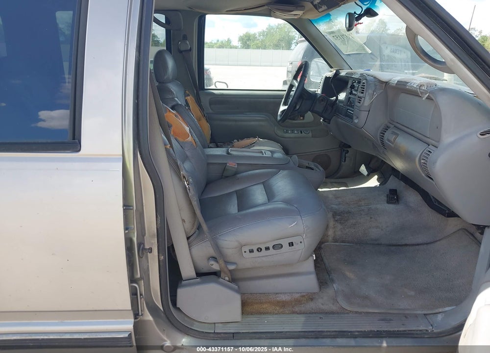 1998 CHEVROLET SUBURBAN VIN: 3GNEC16R8WG102442