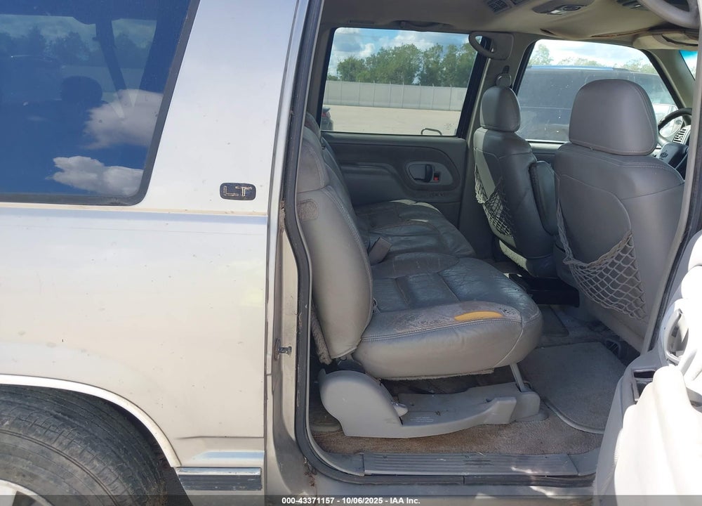 1998 CHEVROLET SUBURBAN VIN: 3GNEC16R8WG102442