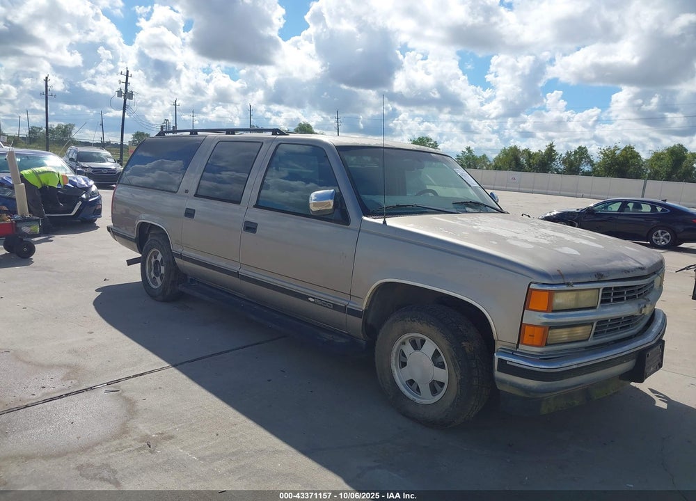 1998 CHEVROLET SUBURBAN VIN: 3GNEC16R8WG102442
