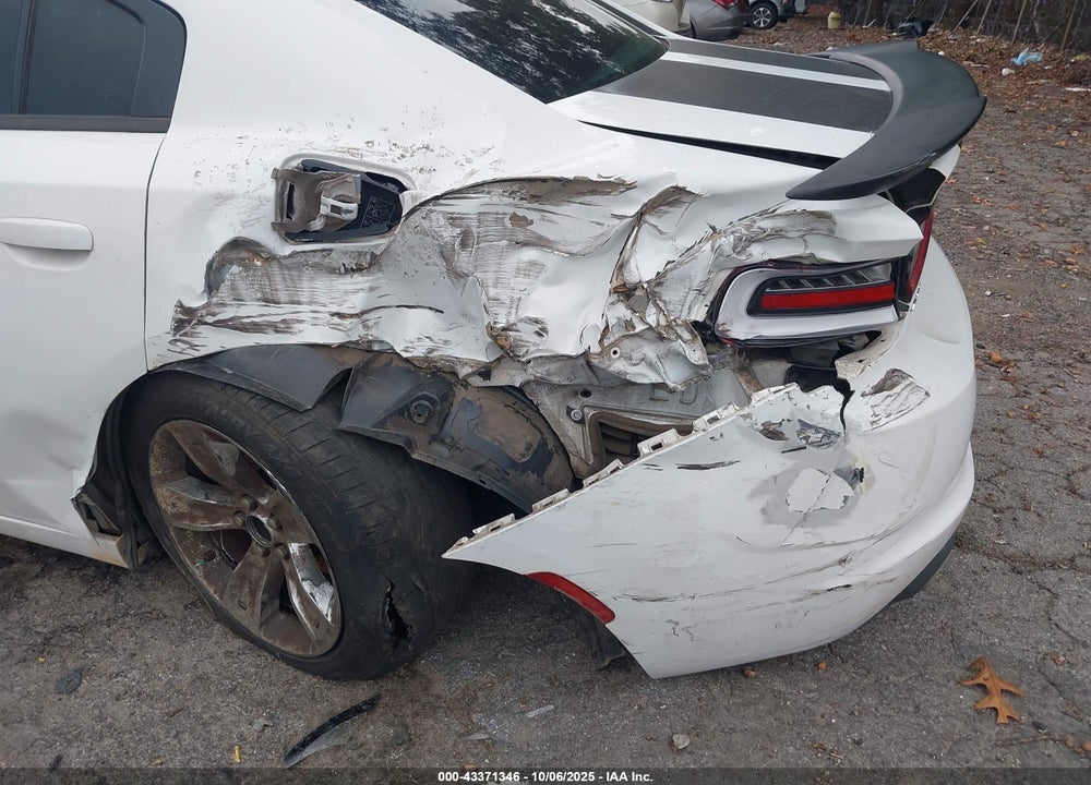2016 DODGE CHARGER VIN: 2C3CDXHG8GH222680