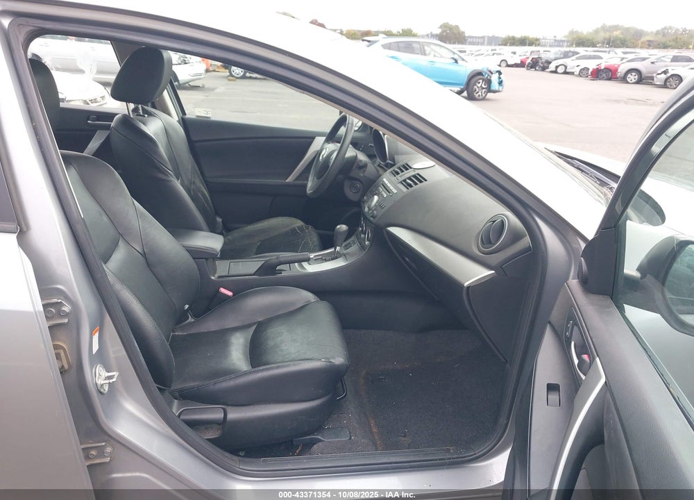 2011 MAZDA MAZDA3 VIN: JM1BL1W69B1397819