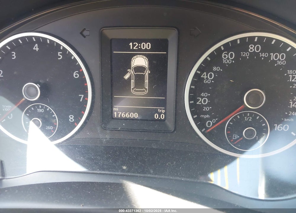 2014 VOLKSWAGEN TIGUAN VIN: WVGBV3AX8EW573932