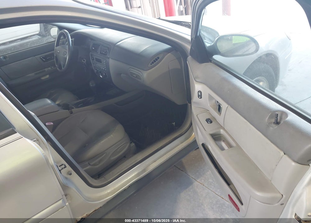 2002 FORD TAURUS SES VIN: 1FAFP55222G257447