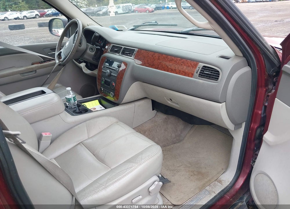 2008 CHEVROLET SUBURBAN 1500 VIN: 1GNFK16338R165602