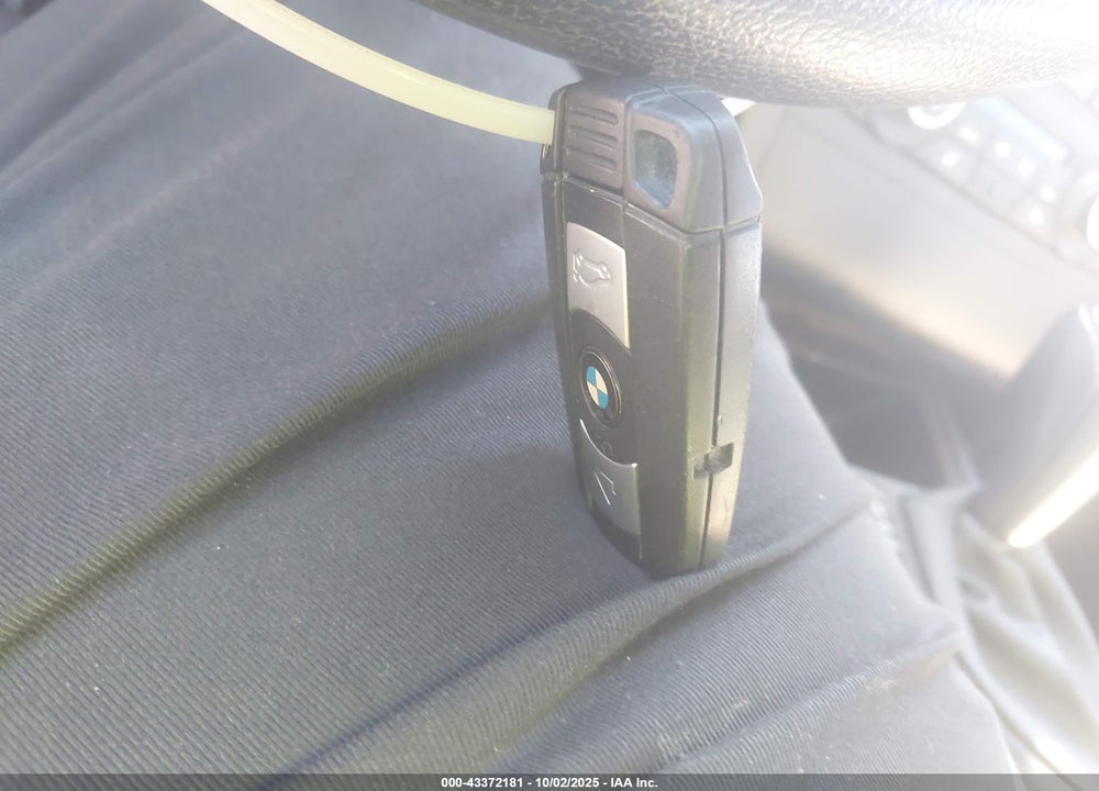 2011 BMW 128I VIN: WBAUP9C56BVL90095