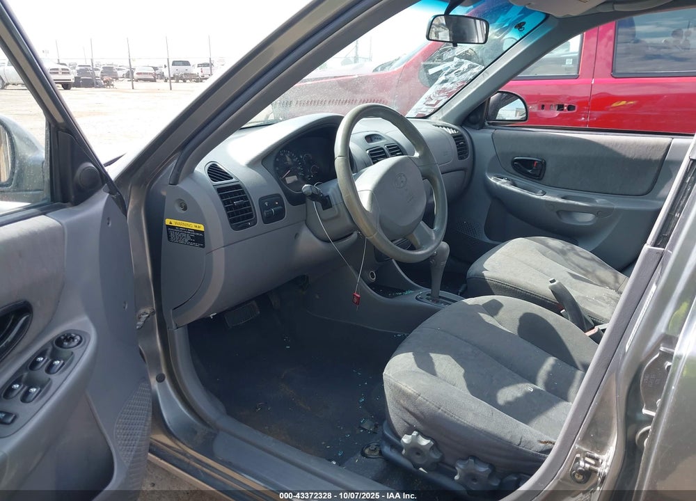 2005 HYUNDAI ACCENT VIN: KMHCG45C85U604815