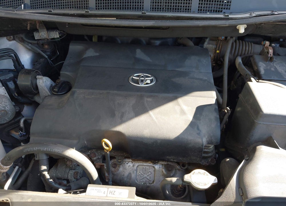 2011 TOYOTA SIENNA LE V6 VIN: 5TDKK3DCXBS125502