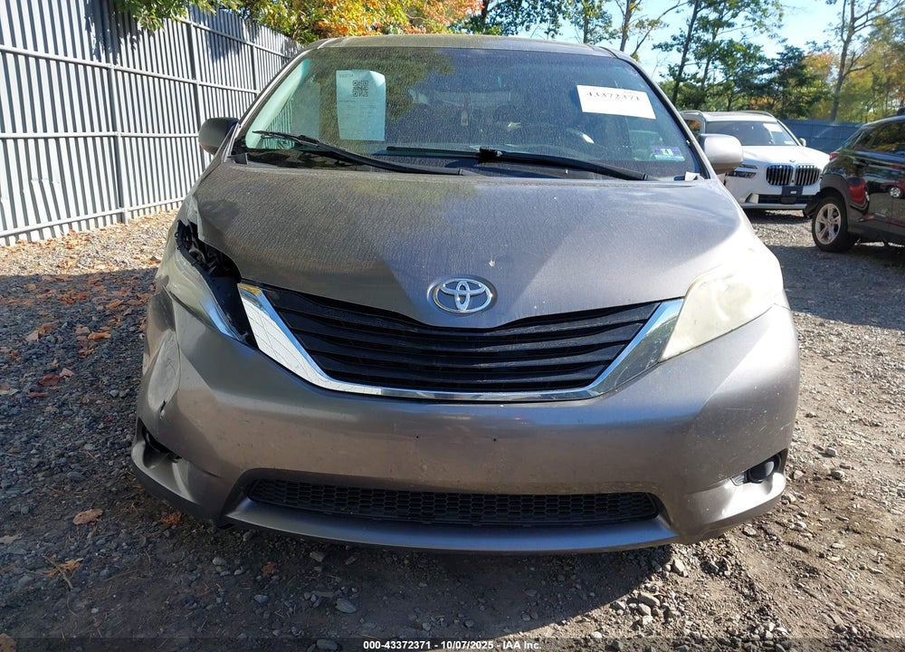 2011 TOYOTA SIENNA LE V6 VIN: 5TDKK3DCXBS125502