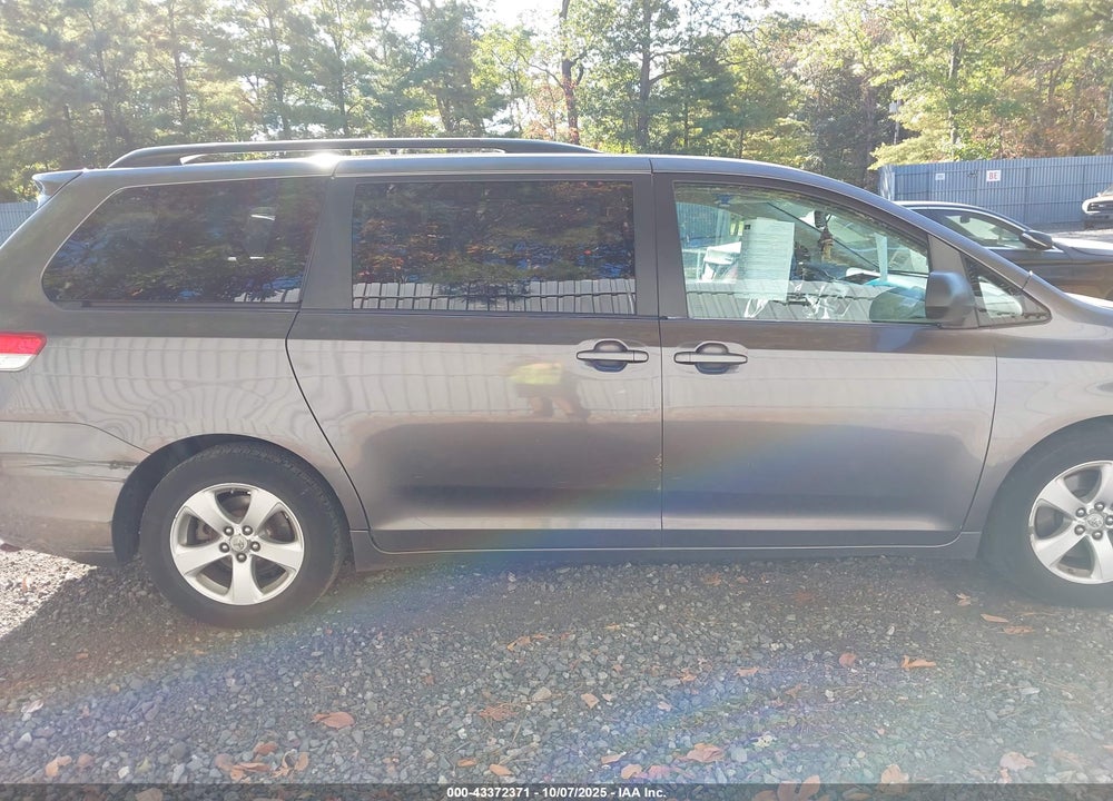 2011 TOYOTA SIENNA LE V6 VIN: 5TDKK3DCXBS125502