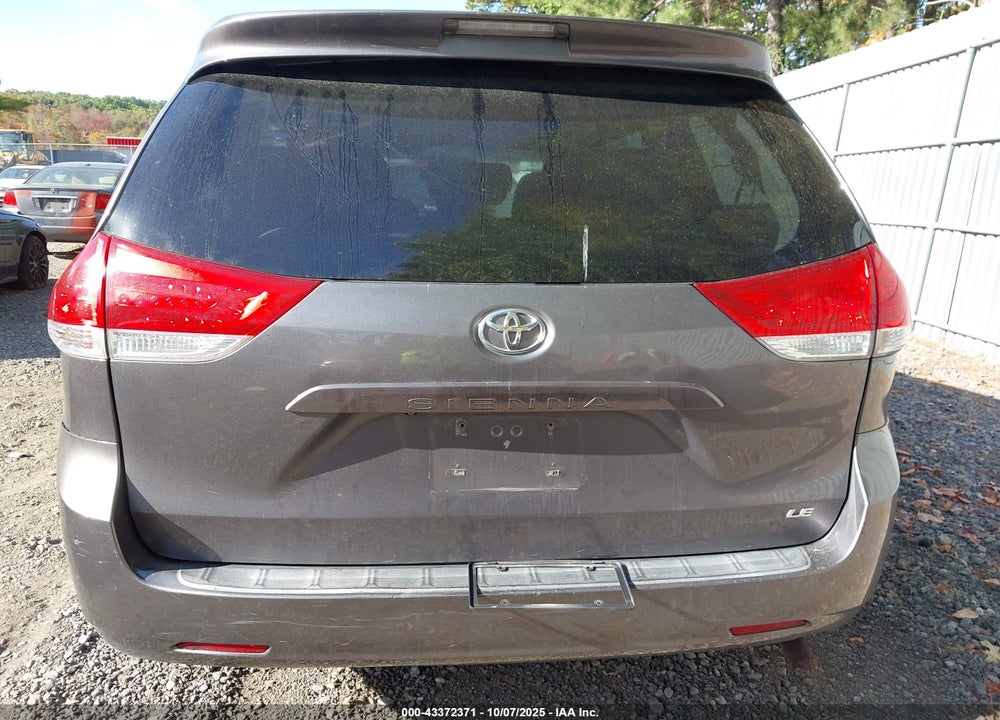 2011 TOYOTA SIENNA LE V6 VIN: 5TDKK3DCXBS125502