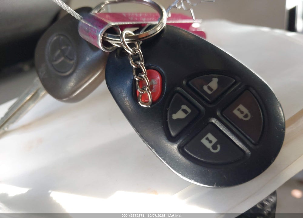 2011 TOYOTA SIENNA LE V6 VIN: 5TDKK3DCXBS125502