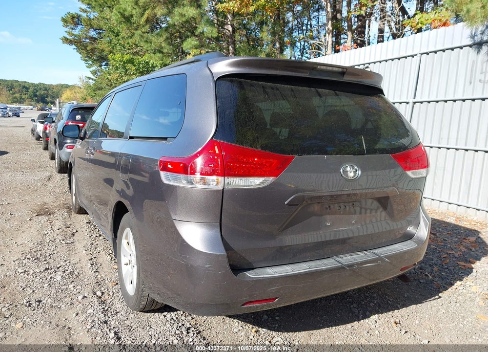 2011 TOYOTA SIENNA LE V6 VIN: 5TDKK3DCXBS125502