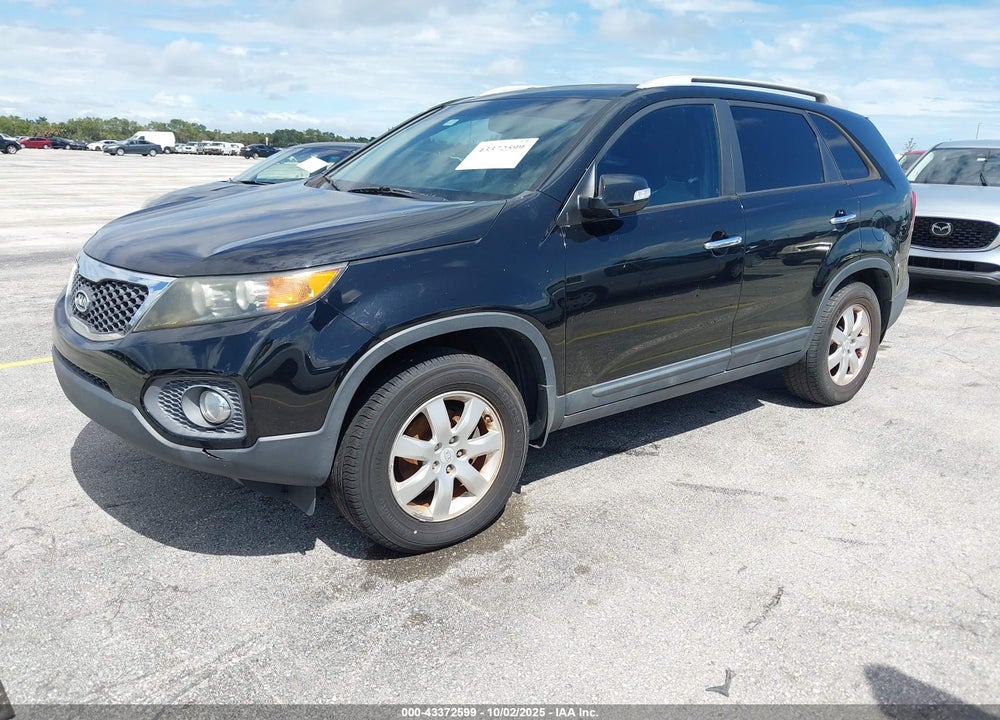 2011 KIA SORENTO VIN: 5XYKT4A12BG093485