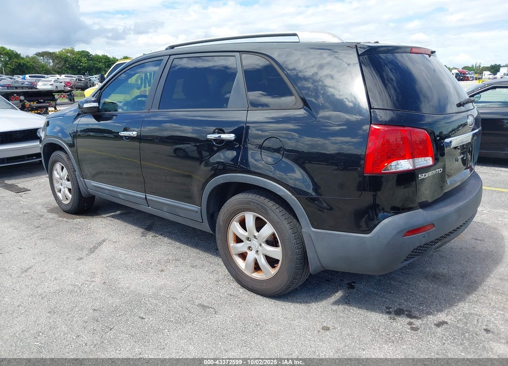 2011 KIA SORENTO VIN: 5XYKT4A12BG093485
