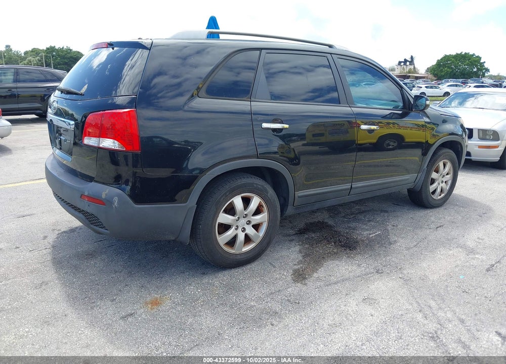 2011 KIA SORENTO VIN: 5XYKT4A12BG093485