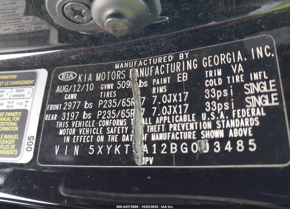2011 KIA SORENTO VIN: 5XYKT4A12BG093485