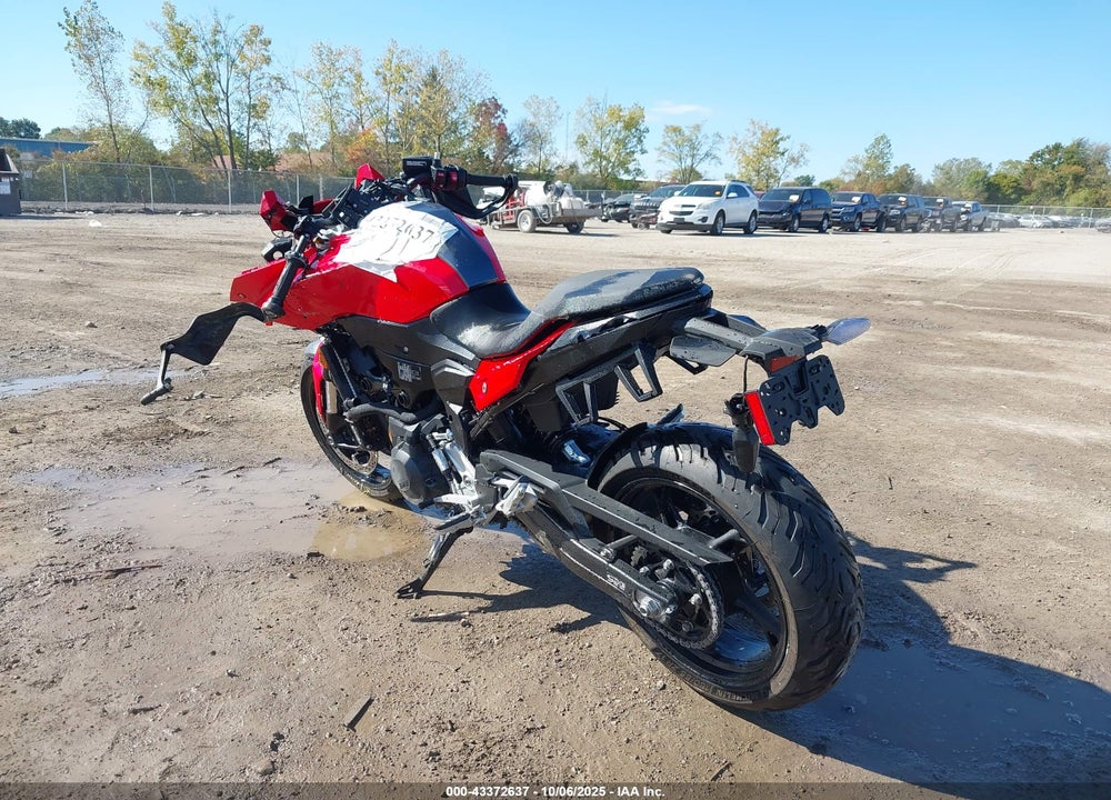 2025 BMW F 900 XR VIN: WB10R0306S6L52563