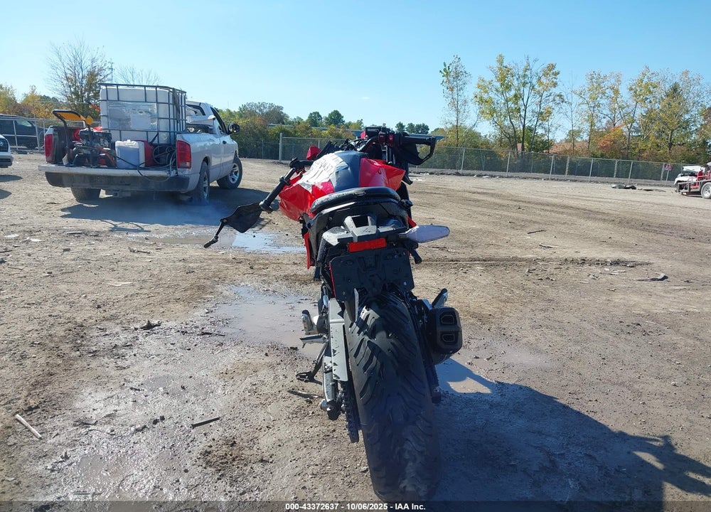 2025 BMW F 900 XR VIN: WB10R0306S6L52563